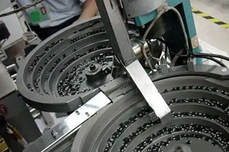 振動盤式振動電機產(chǎn)生的原因及消除